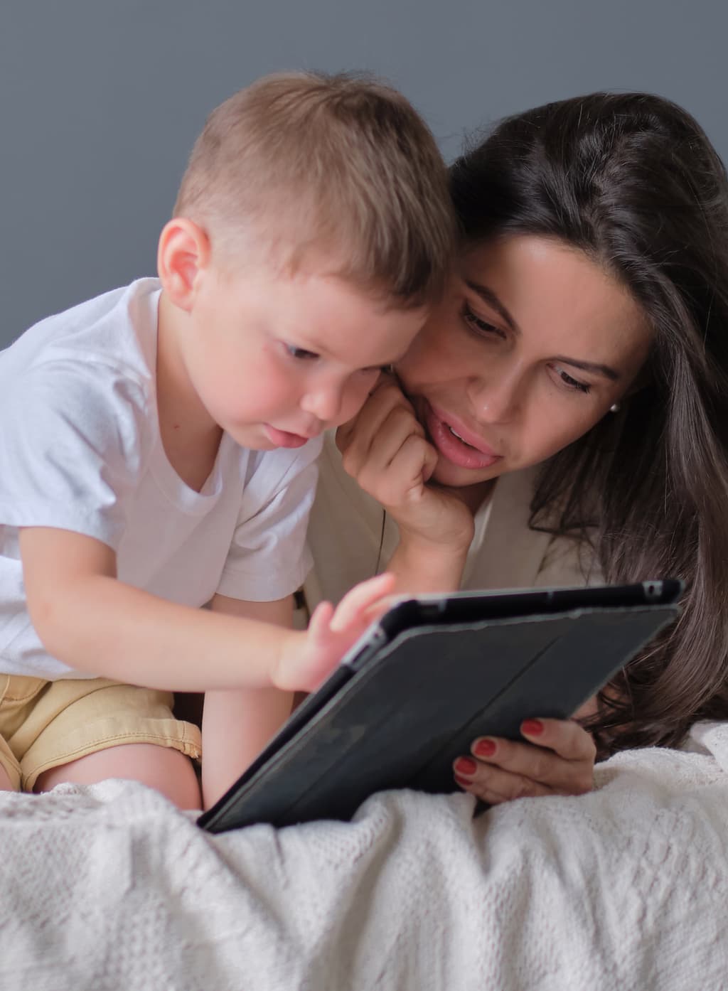 Parent and child reading Noah's Noodles together on an e-reader.